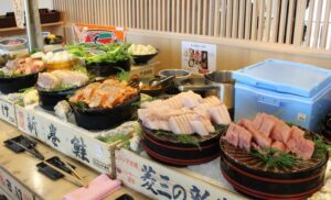 【4/27(水)NEW OPEN】三陸のお刺身や海鮮惣菜など約30種類「海の食べ放題『松島おさしみ水族館』」